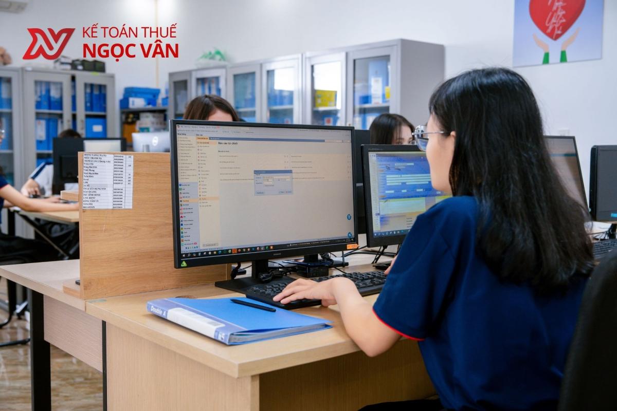 hạch toán tiền phạt chậm nộp thuế
